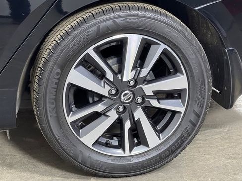 Used 2021 Nissan Versa SV image 37