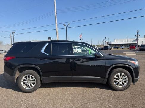 Used 2018 Chevrolet Traverse LT FWD image 2