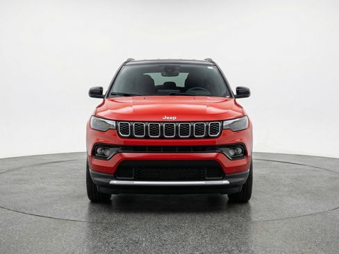 Used 2025 Jeep Compass Limited image 2