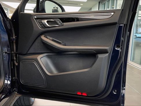 Used 2023 Porsche Macan image 22