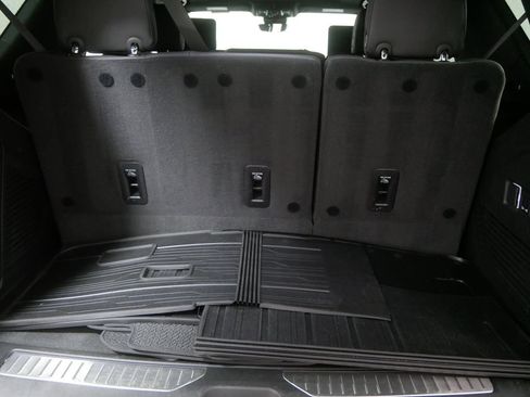 Used 2024 GMC Yukon Denali w/ Advanced Technology Package AWD/4WD image 6