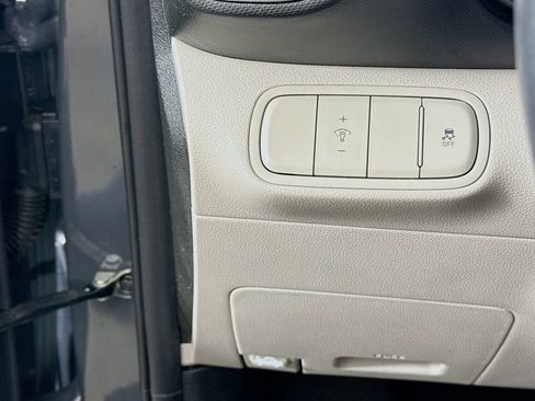 Used 2024 Hyundai Venue SEL image 10