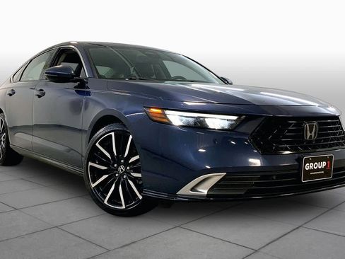 Used 2023 Honda Accord Touring image 2