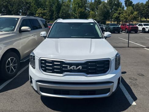Used 2025 Kia Telluride S FWD image 2