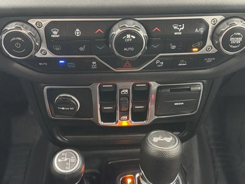 Used 2025 Jeep Wrangler Unlimited Sahara w/ Safety Group AWD/4WD image 23