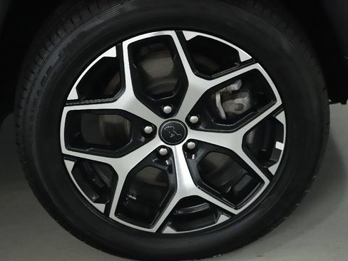 Used 2025 Jeep Compass Limited AWD/4WD image 10