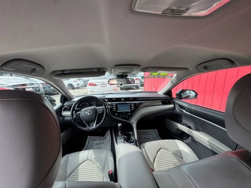 Used 2020 Toyota Camry SE image 8