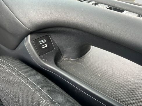 Certified 2025 Honda HR-V LX image 18