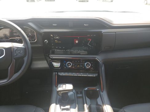 Used 2024 GMC Sierra 1500 AT4 w/ Technology Package AWD/4WD image 10