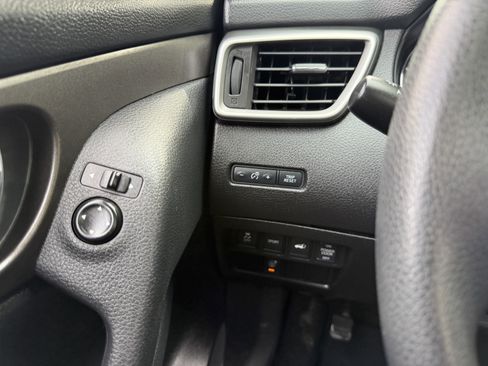 Used 2014 Nissan Rogue SV w/ SV Premium Package FWD image 26