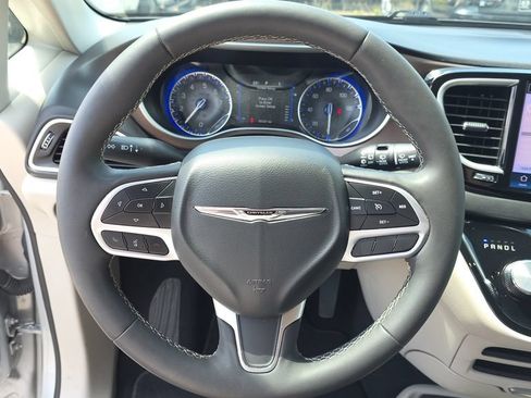Used 2024 Chrysler Voyager LX FWD image 15