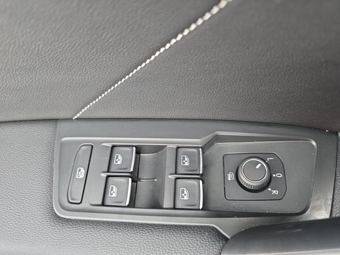 Used 2023 Volkswagen Tiguan SE FWD image 29