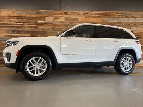 Used 2023 Jeep Grand Cherokee Laredo w/ Luxury Tech Group I AWD/4WD image 49