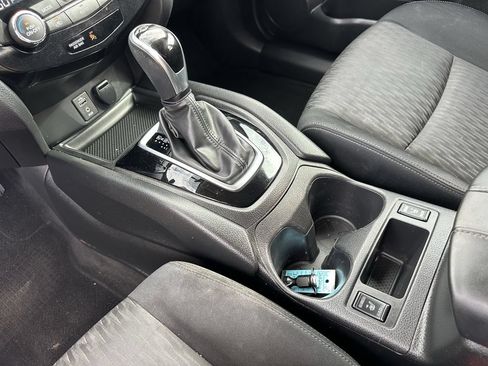 Used 2017 Nissan Rogue SV w/ SV Premium Package FWD image 28