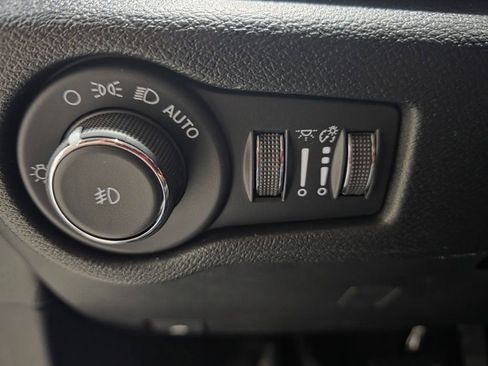 New 2026 Chrysler Pacifica Select image 37