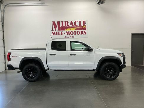 Used 2023 Chevrolet Colorado Trail Boss w/ Technology Package AWD/4WD image 6