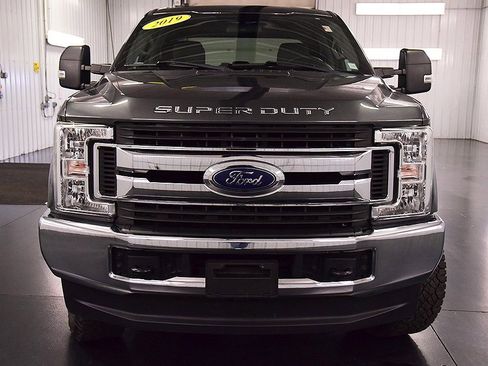 Used 2019 Ford F250 XLT image 2