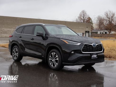 Used 2023 Toyota Highlander XLE image 1