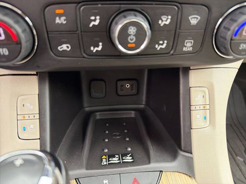 Used 2018 GMC Acadia Denali w/ Technology Package AWD/4WD image 19
