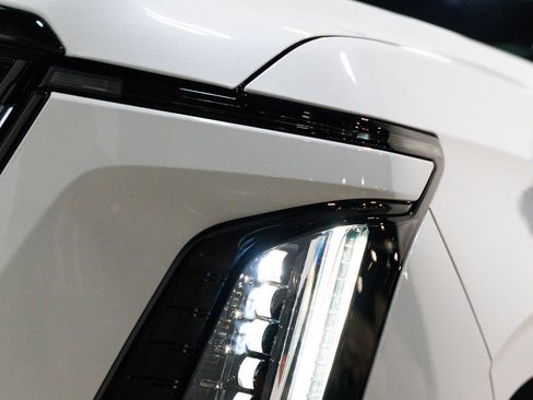 Used 2026 Cadillac Escalade V AWD/4WD image 8