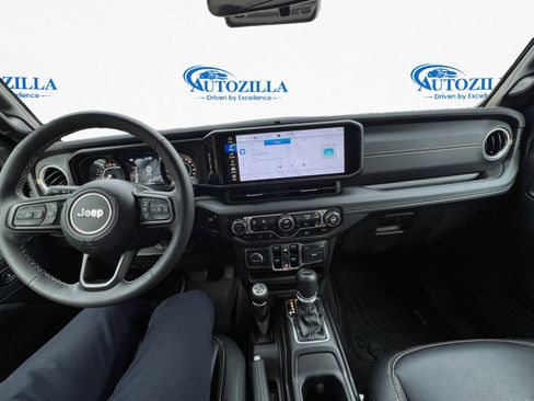 Used 2025 Jeep Gladiator Sport image 13