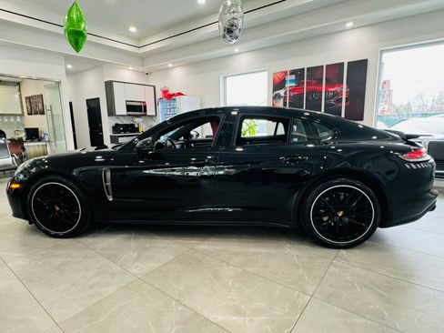 Used 2022 Porsche Panamera 4 Platinum Edition image 5