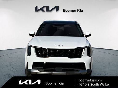 Certified 2025 Kia Sorento S w/ Panoramic Sunroof Package image 2