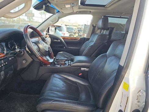 Used 2018 Lexus LX 570 4WD w/ Luxury Package image 6