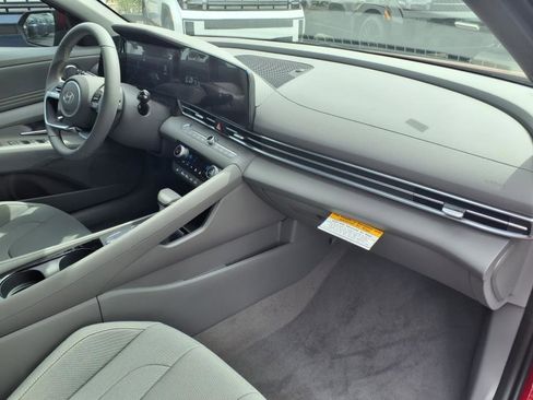Used 2025 Hyundai Elantra SEL FWD image 6