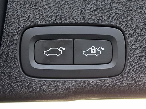 Certified 2024 Volvo XC60 B5 Core w/ Climate Package image 30