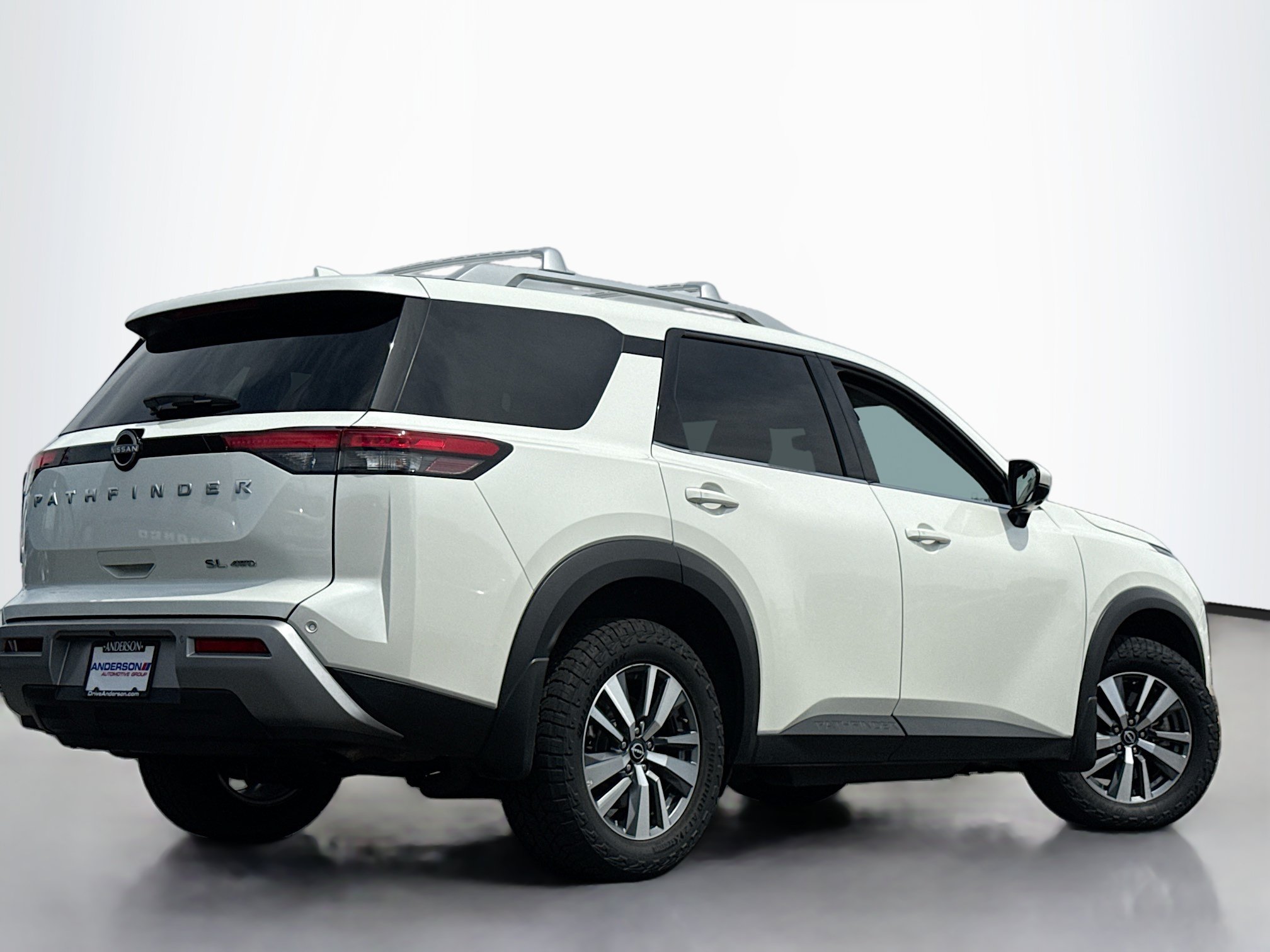 Used 2024 Nissan Pathfinder SL AWD/4WD image 2