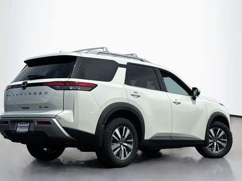 Used 2024 Nissan Pathfinder SL AWD/4WD image 2
