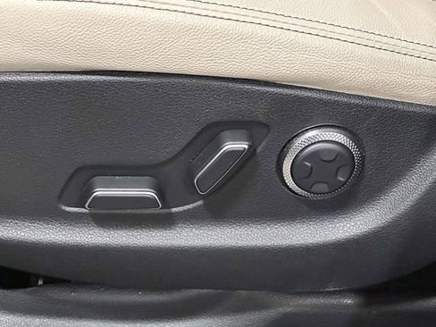 Used 2023 Genesis GV70 2.5T w/ Select Package AWD/4WD image 17