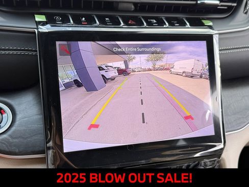 New 2025 Jeep Grand Cherokee Limited RWD image 17