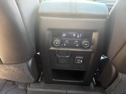 Used 2021 Chevrolet Traverse Premier AWD/4WD image 26