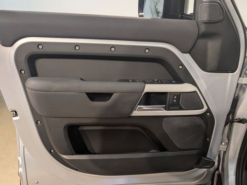 Used 2023 Land Rover Defender 110 SE image 11