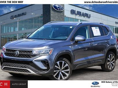 Used 2022 Volkswagen Taos SE w/ Panoramic Sunroof Package
