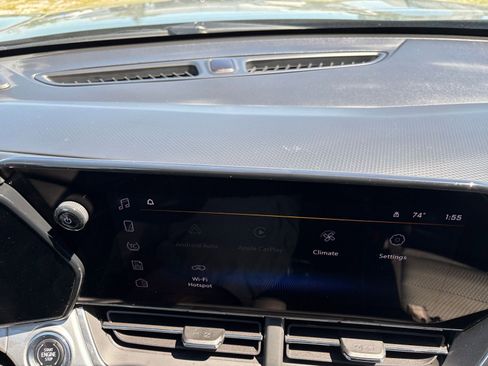 Used 2025 Chevrolet Trax LT w/ LT Convenience Package image 17