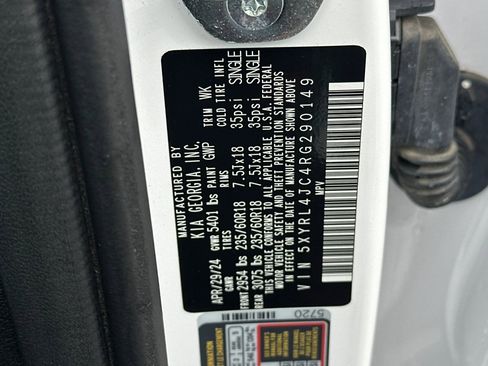 Used 2024 Kia Sorento S image 30