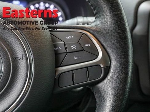 Used 2021 Jeep Renegade Limited image 16