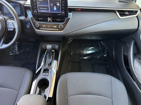 Used 2022 Toyota Corolla LE FWD image 29
