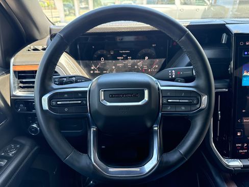 Used 2025 GMC Yukon XL Denali AWD/4WD image 14