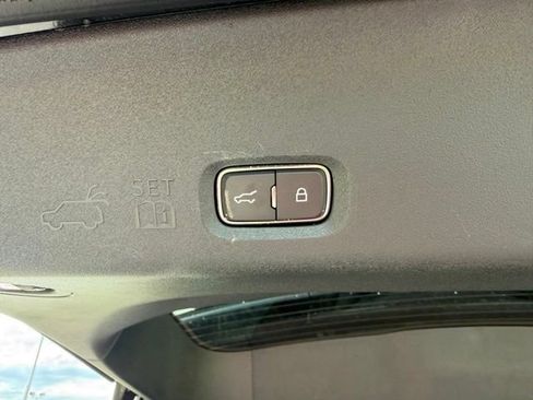 Used 2025 Lincoln Navigator Reserve AWD/4WD image 6