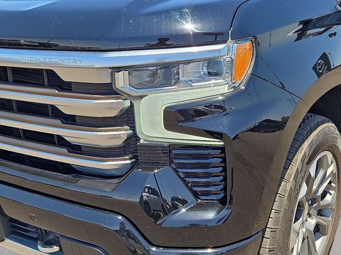 Used 2022 Chevrolet Silverado 1500 High Country w/ Technology Package RWD image 9