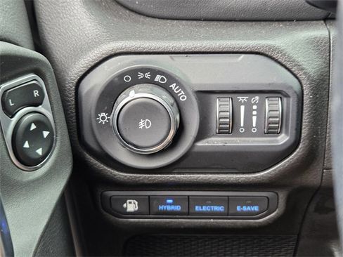 Used 2022 Jeep Wrangler Unlimited Sahara w/ Cold Weather Group image 36