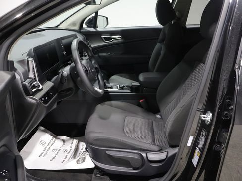 Used 2025 Kia Sportage LX image 10