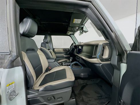 Used 2023 Ford Bronco Wildtrak image 28