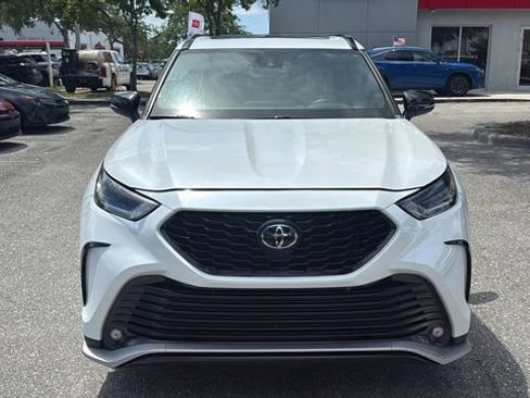 Used 2023 Toyota Highlander XSE image 2