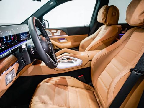 Used 2025 Mercedes-Benz GLS 450 4MATIC image 17