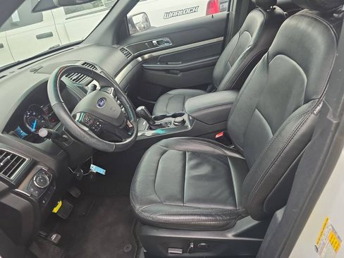 Used 2018 Ford Explorer XLT w/ Equipment Group 202A AWD/4WD image 8